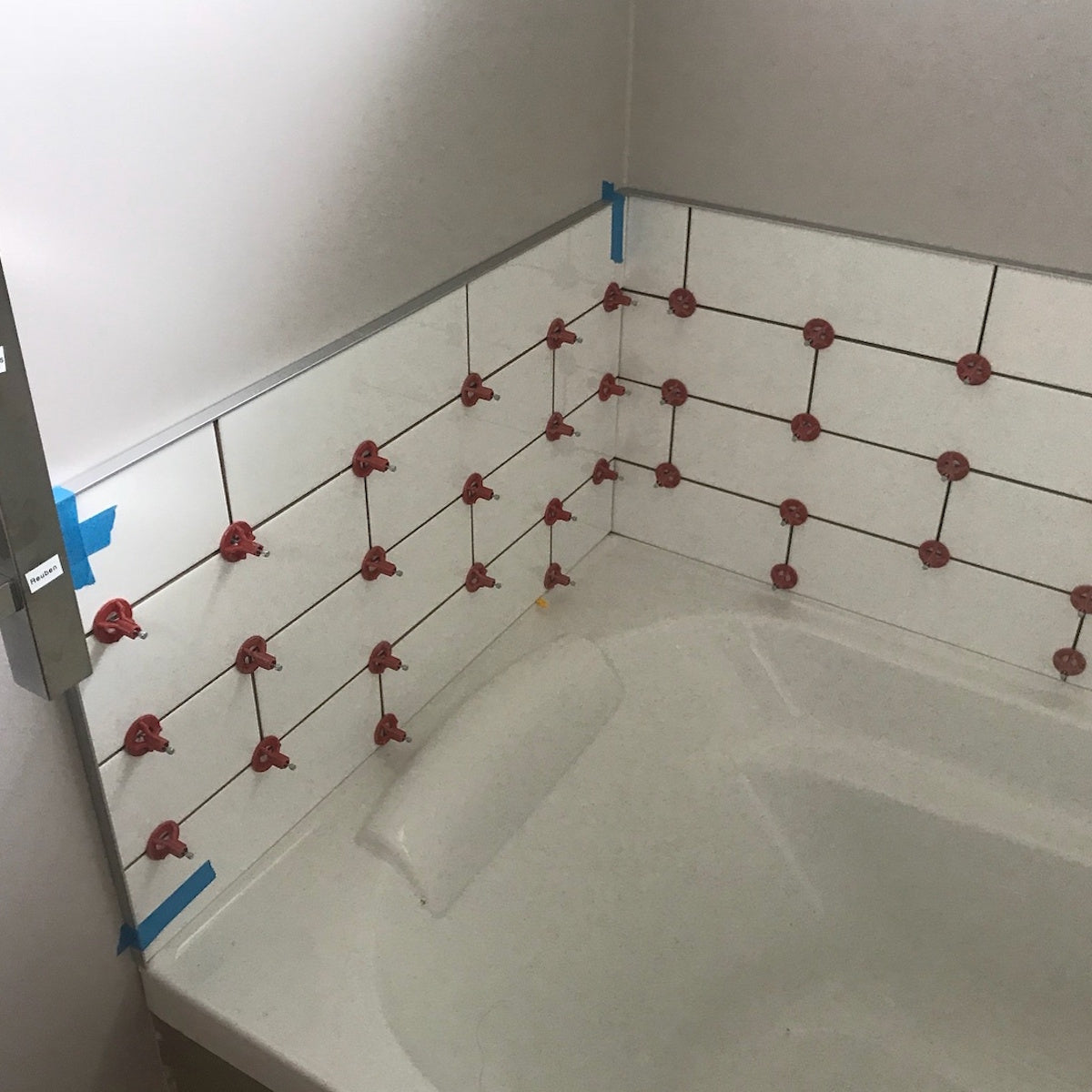 Tile Spacers and Leveling System for Offset Staggered Tile Pattern – 250-Piece Kit