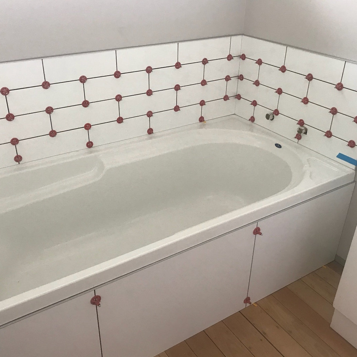 Tile Spacers and Leveling System for Offset Staggered Tile Pattern – 250-Piece Kit