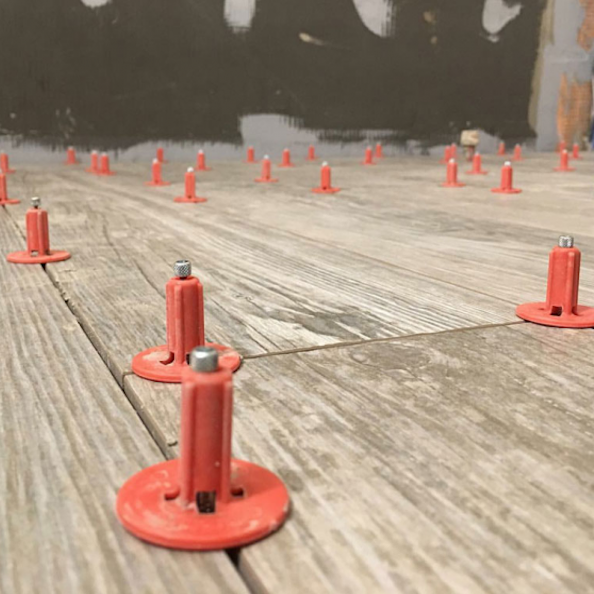 Tile Spacers and Leveling System for Offset Staggered Tile Pattern – 250-Piece Kit