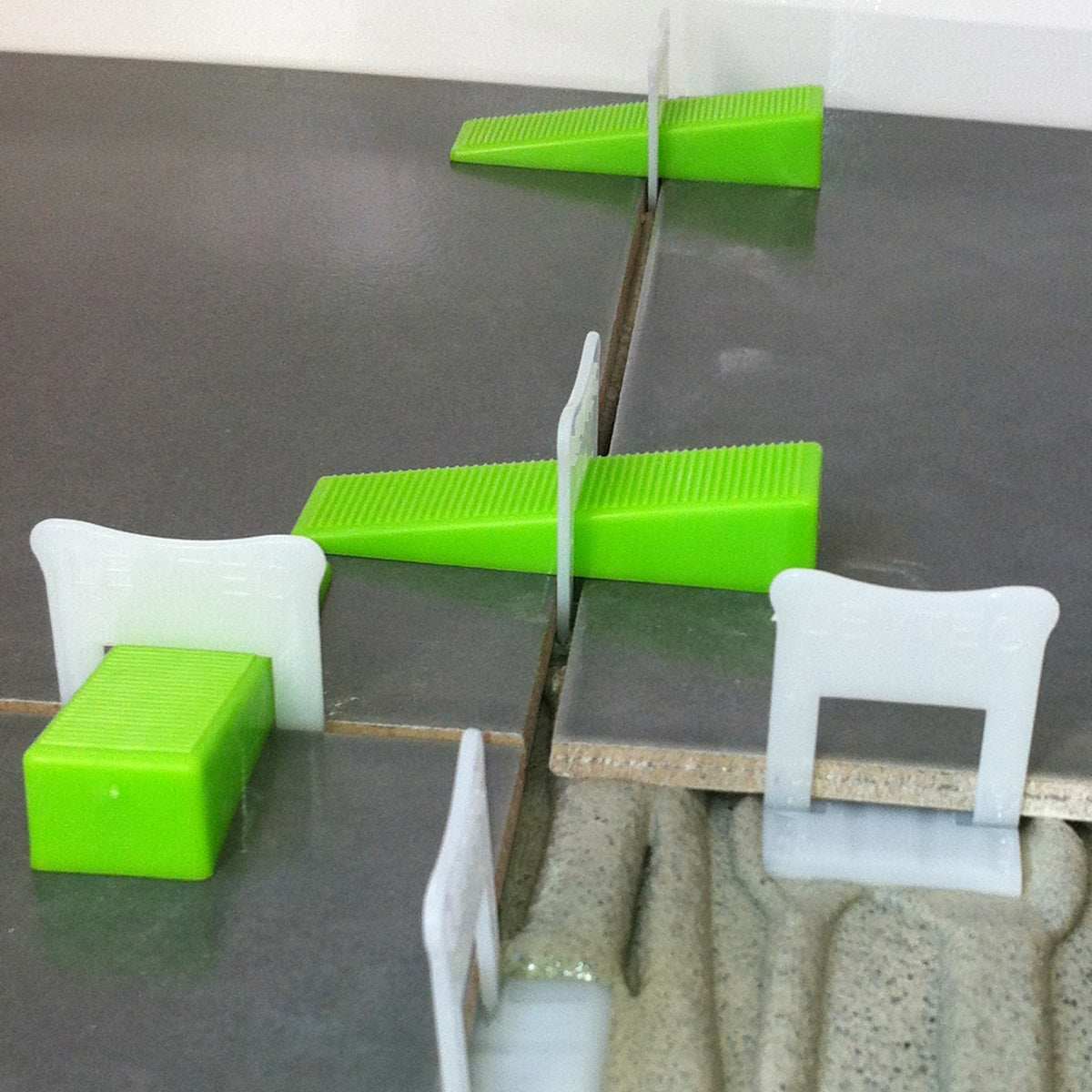 LevTec Tile Leveling Clips 2000 Bulk Pack